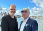 Mit Stadtsilhouette im Hintergrund während einer Hafenrundfahrt v.l.n.r. Stralsunds Oberbürgermeister Alexander Badrow und Wismars Bürgermeister a.D. Thomas Beyer