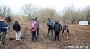 Schüler der Ernst-von-Haselberg Schule helfen tatkräftig mit, die über 800 Bäume zu pflanzen